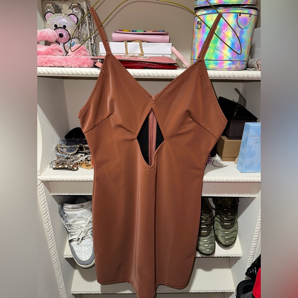 NEVER WORN. NO STRETCH. Size XL, may fit size L better.